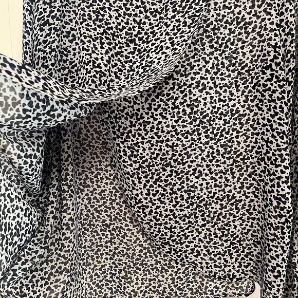 Torrid Heart  Blouse - Picture 3 of 3